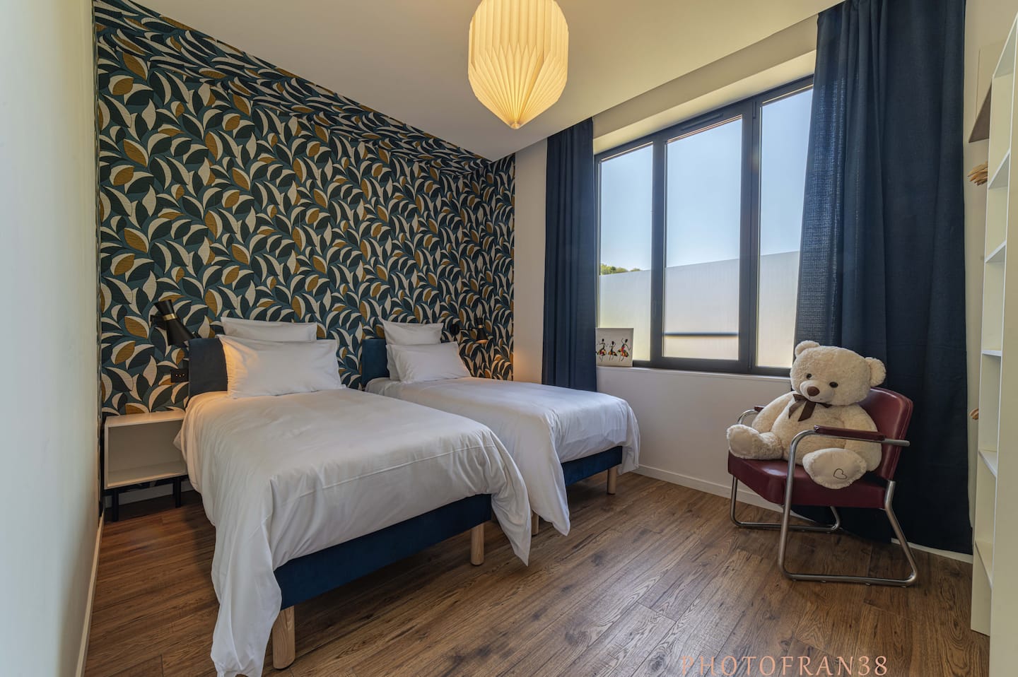 Bleu Horizon room at Le 10, natural light and graphic decor